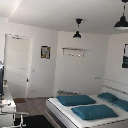 Deluxe City Mountain Studio Apartment *